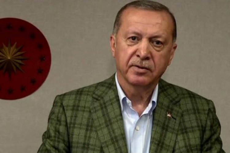 Cumhurbaşkanı Erdoğan, t&uuml;m yurtta okunan İstiklal Marşı'na eşlik etti