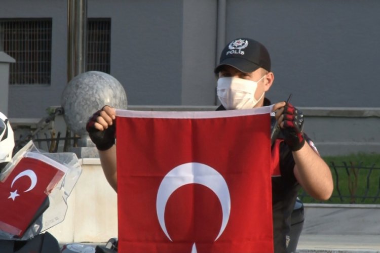 Bursa polisinden anlamlı 19 Mayıs kutlaması