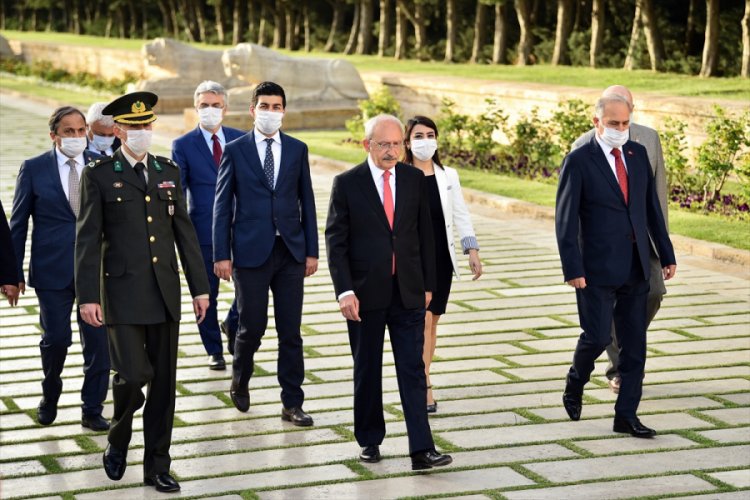 Kılı&ccedil;daroğlu Anıtkabir'i ziyaret etti