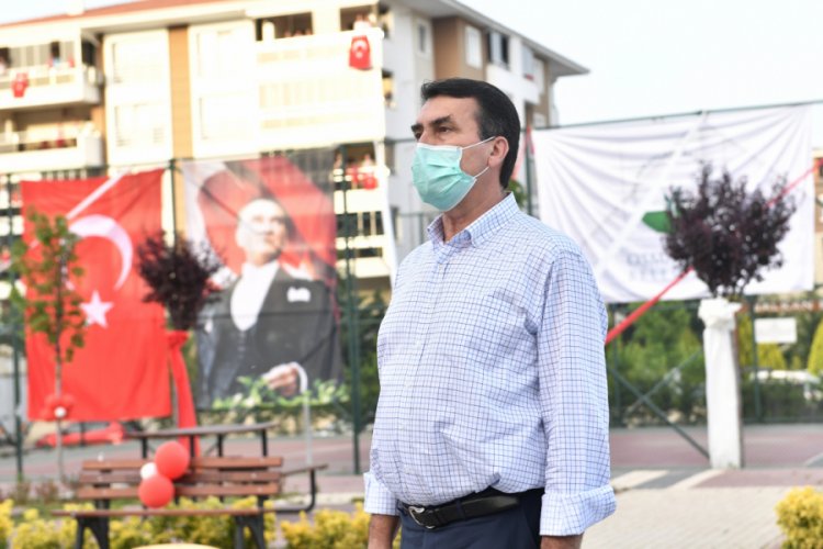 Bursa Osmangazi Belediye Başkanı D&uuml;ndar, 19.19'da İstiklal Marşı okudu