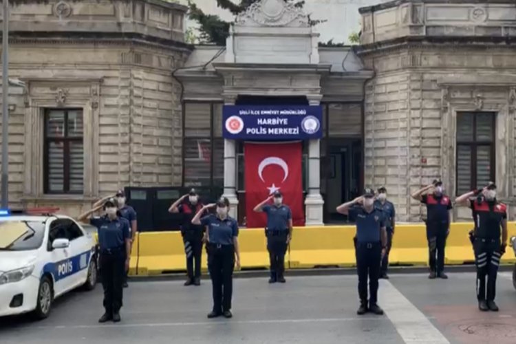 Polis merkezlerinde "sosyal mesafeli" 19 Mayıs kutlaması