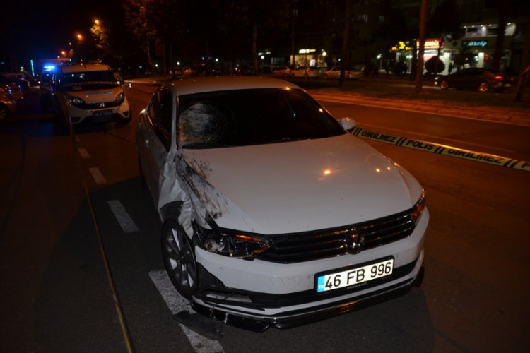 Otomobilin &ccedil;arptığı kadın &ouml;ld&uuml;