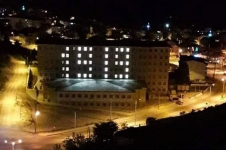 KYK binasına gece yazılan 1919 yazısı ilgi g&ouml;rd&uuml;