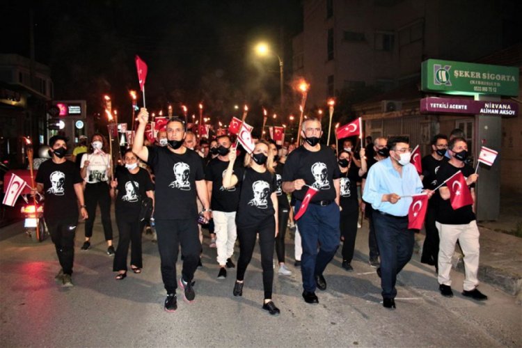 KKTC'de fener alayı d&uuml;zenlendi