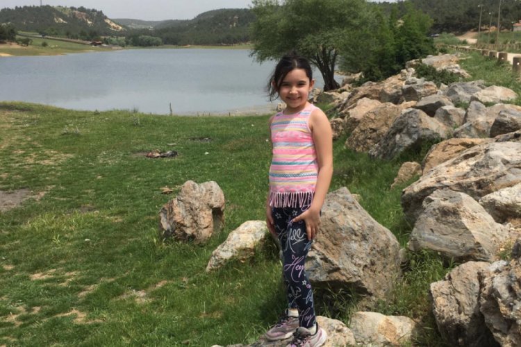 Uşak'ta &ccedil;ocuklar g&uuml;zel havanın tadını &ccedil;ıkardı