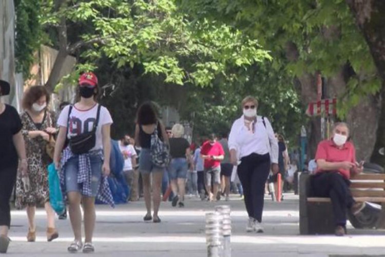 Bağdat Caddesi yine kalabalık g&ouml;r&uuml;nt&uuml;lere sahne oldu