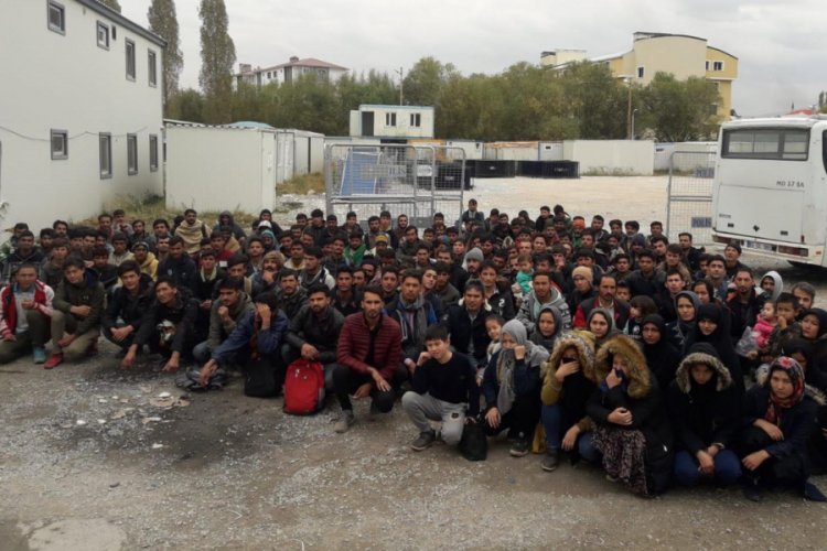 Pandemi s&uuml;recinde ka&ccedil;ak g&ouml;&ccedil;men sayısında rekor d&uuml;ş&uuml;ş yaşandı