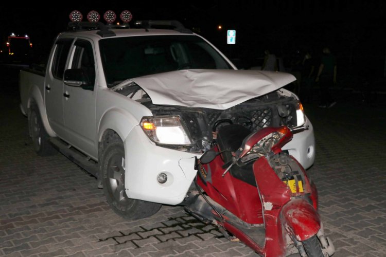 Motosiklet otomobile ok gibi saplandı: 1 &ouml;l&uuml;