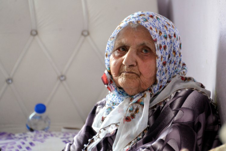 400 torun sahibi 126 yaşındaki kadın koronavir&uuml;s&uuml; yendi!