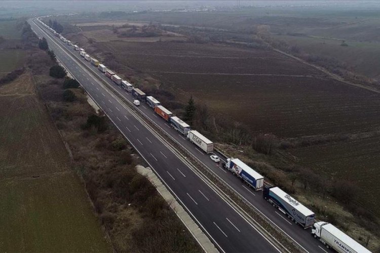T&uuml;rkiye'den Irak'a g&uuml;nde yaklaşık 1300 tırlık sevkiyat
