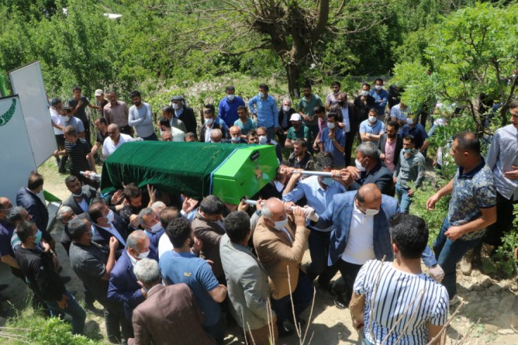 Koronaviris&uuml; yenmişti, kalp krizinden hayatını kaybetti