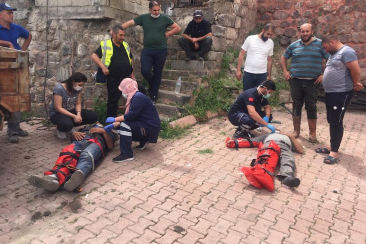 Freni boşalan kamyon, ortalığı savaş alanına &ccedil;evirdi: 5 yaralı