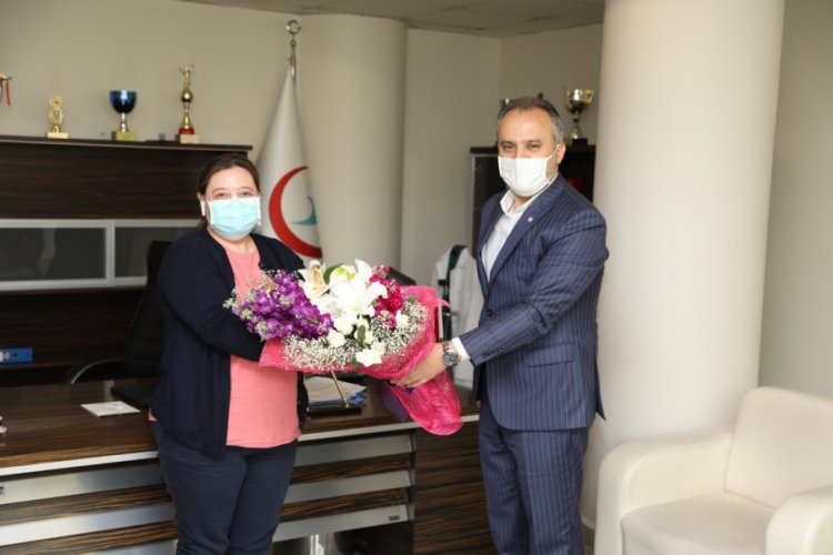 Bursa B&uuml;y&uuml;kşehir Belediye Başkanı Aktaş'tan Selma hemşireye moral