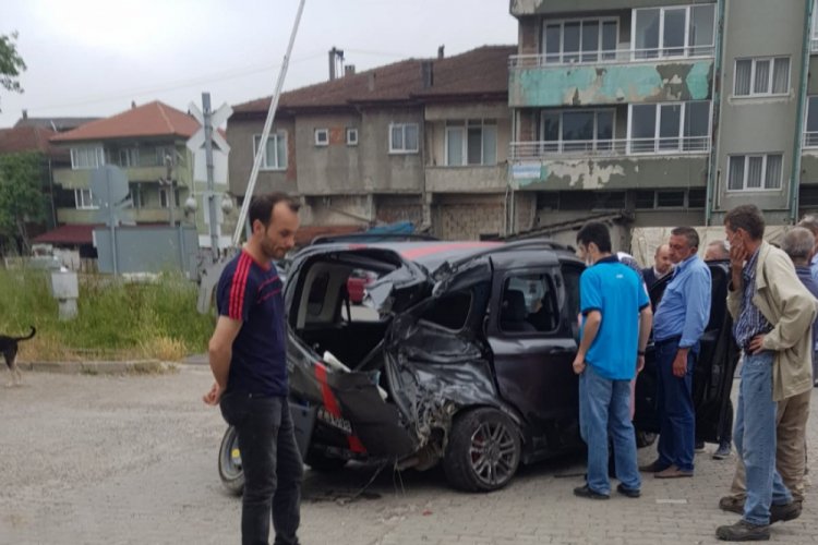 Trenin &ccedil;arptığı ara&ccedil; hurdaya d&ouml;nd&uuml;