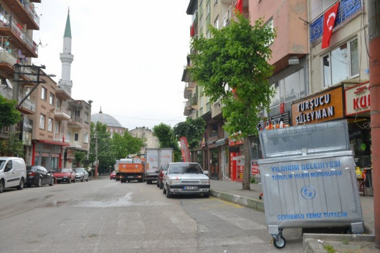 Bursa'da cadde ve sokaklar bayrama hazırlanıyor