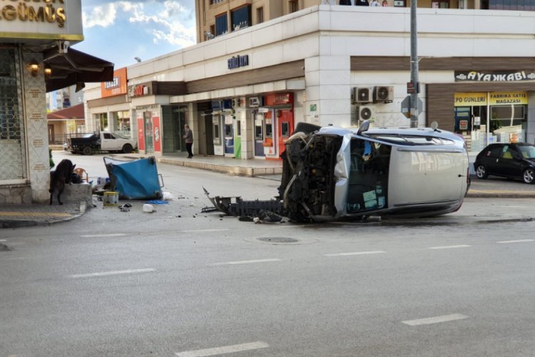 Bursa'da görevden dönen Vefa Destek Grubu kaza yaptı
