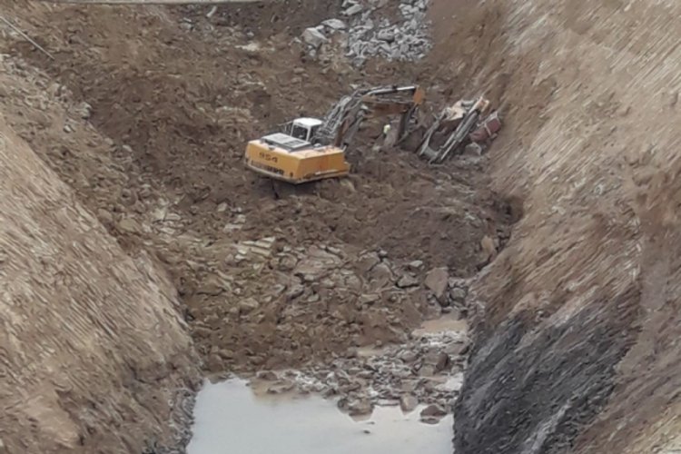 Baraj inşaatında toprak kayması: 1 ölü