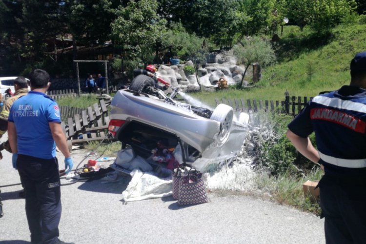 Bursa'da otomobil takla attı: 2 yaralı