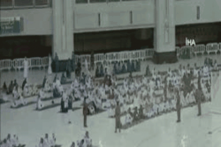 Mescid-i Haram ve Mescid-i Nebevi'de bayram namazı kılındı