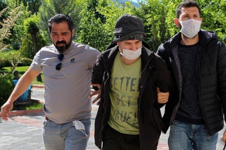 Anne - babasını bı&ccedil;aklayarak &ouml;ld&uuml;rm&uuml;şt&uuml;... Tutuklandı
