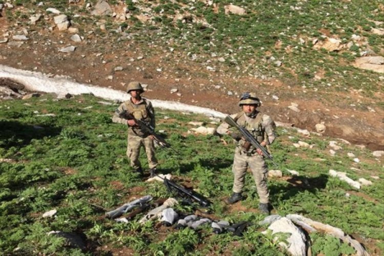 TSK, İran, Irak ve Suriye sınırında ka&ccedil;ak&ccedil;ılara g&ouml;z a&ccedil;tırmadı