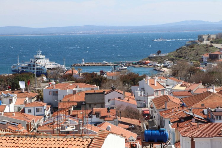 Bozcaada'da g&uuml;n&uuml;birlik&ccedil;ilerin il&ccedil;eye alınmaması tartışılıyor