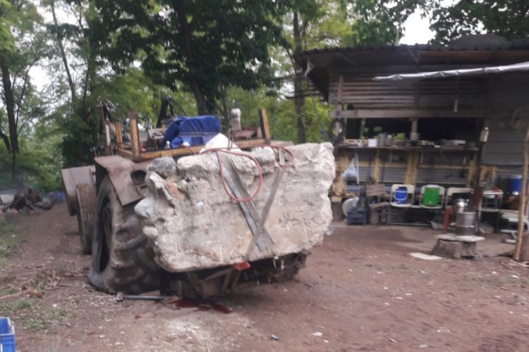 Bursa'da trakt&ouml;r&uuml;n lastiğini değiştirirken aracın altında kaldı