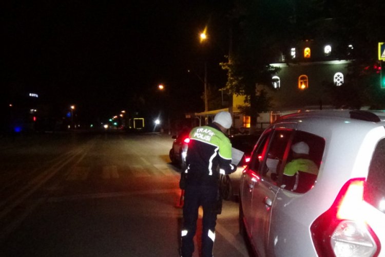 Bursa'da denetimler kısıtlamanın son g&uuml;n&uuml;nde de devam etti