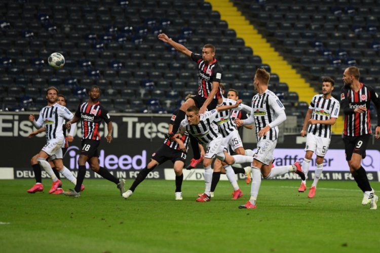 Freiburg ve Frankfurt berabere kaldı