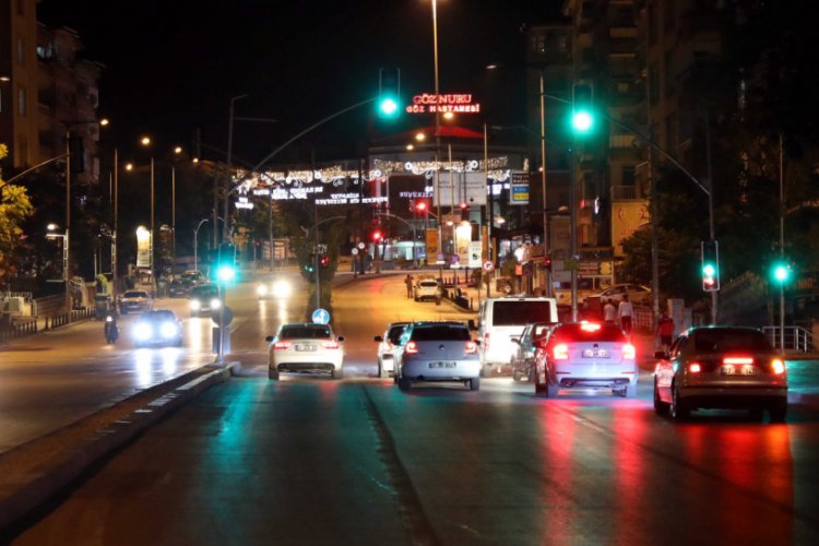 Gaziantep'te vatandaşlar yasak biter bitmez sokağa &ccedil;ıktı