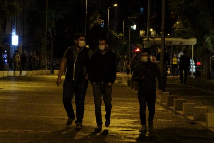 Sokağa &ccedil;ıkan vatandaş: "Sudan &ccedil;ıkmış balığa d&ouml;nd&uuml;k"