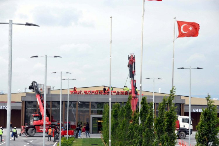 Salgın hastanesine 'Prof. Dr. Murat Dilmener Acil Durum Hastanesi' yazılı yeni tabela takıldı