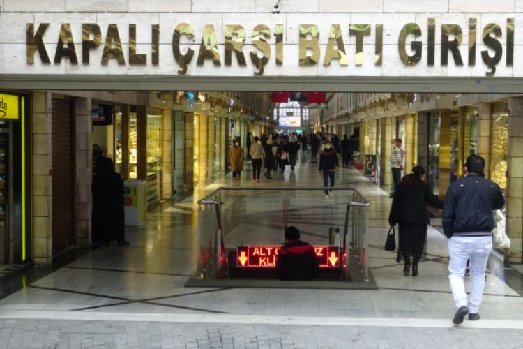 Bursa'da yasağın ardından tarihi &ccedil;arşı ve hanlar b&ouml;lgesi a&ccedil;ıldı