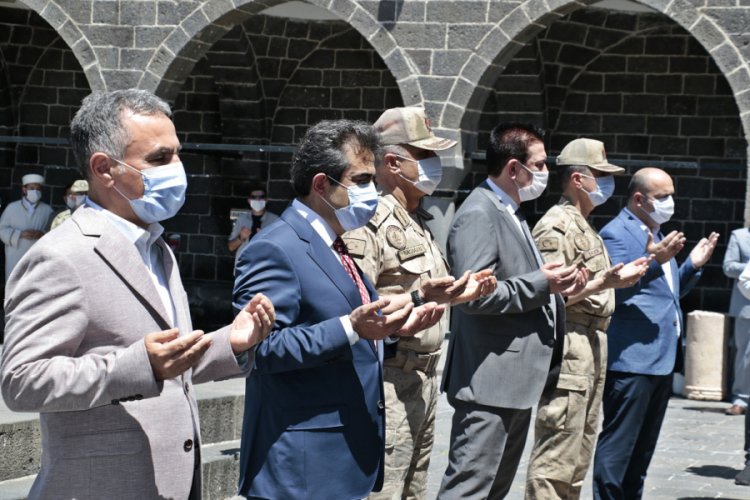 Diyarbakır'ın fethinin 1381'inci yıl d&ouml;n&uuml;m&uuml; kutlandı