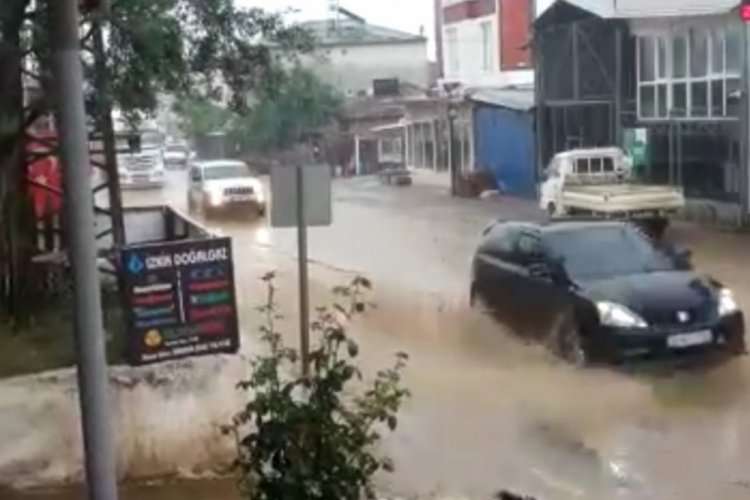 Bursa İznik'te yağmur hayatı olumsuz etkiledi