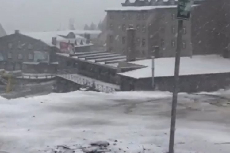 Bursa Uludağ'da kar yağışı başladı!
