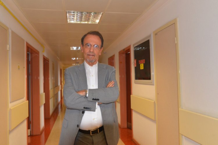 Ceyhan: Camilerde tekbir gibi y&uuml;ksek sesli konuşmalar al&ccedil;ak tonda yapılmalı