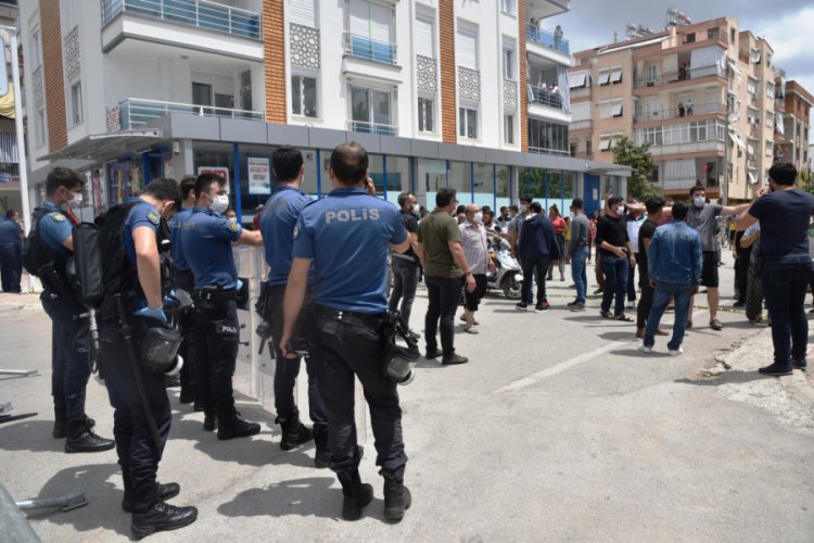 Karantina uygulanan mahallede ortalık karıştı