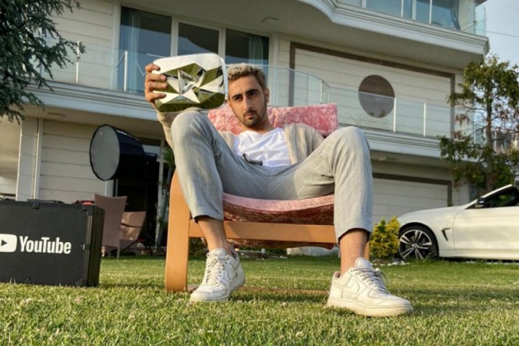 YouTuber İlyas Ay YouTube tarihine ge&ccedil;ti