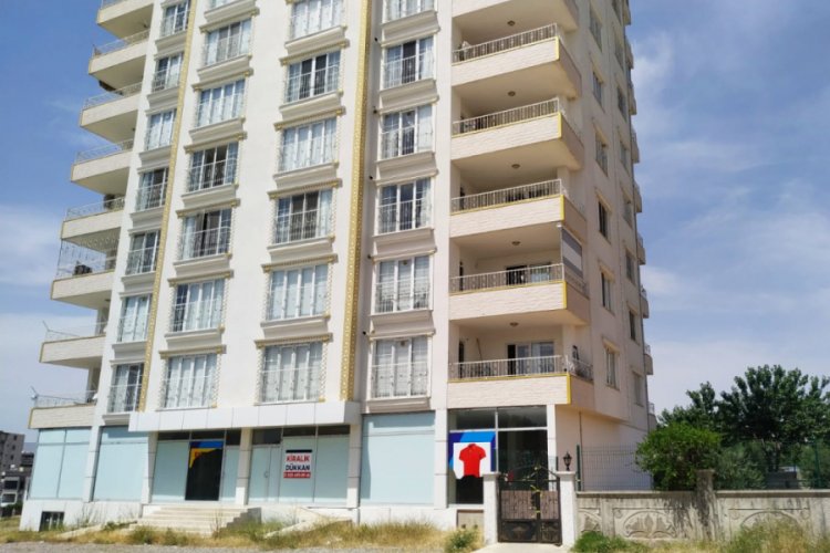 Kahta'da 12 vaka olan 9 katlı bina karantinaya alındı