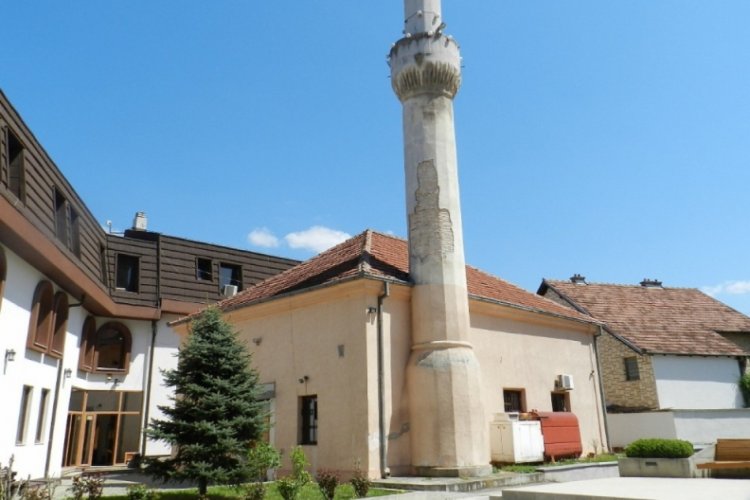 Kosova'da camiler yeniden ibadete a&ccedil;ıldı