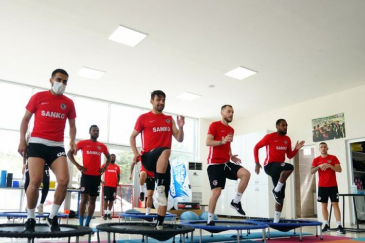 Gaziantep FK, &ccedil;alışmalarına aralıksız devam ediyor