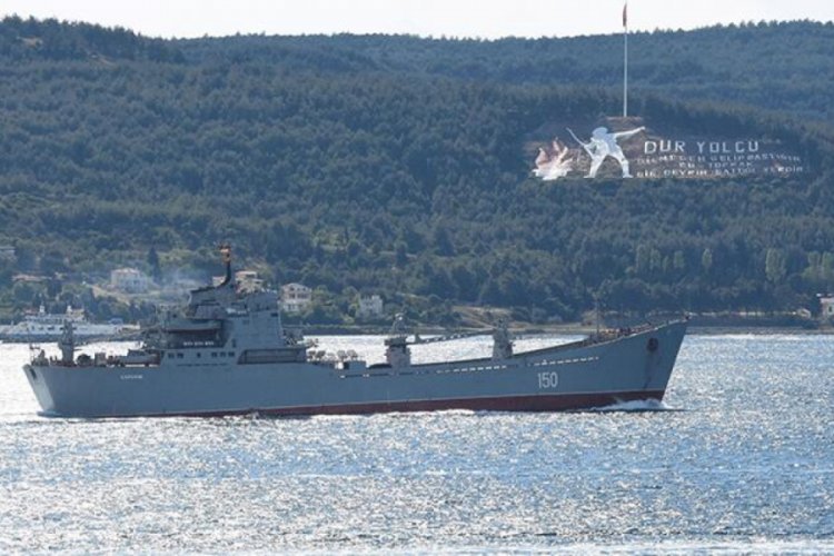 Rus savaş gemisi Saratov'un, &Ccedil;anakkale Boğazı'ndan ge&ccedil;işi g&ouml;r&uuml;nt&uuml;lendi