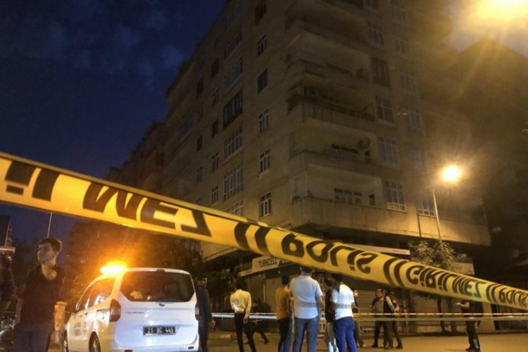 Binanın kolonları &ccedil;atladı, 3 bina tedbiren boşaltıldı