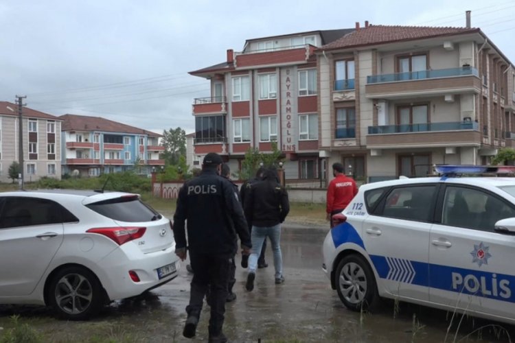 Ehliyetine el konuldu, t&uuml;fekle kendini eve kapattı