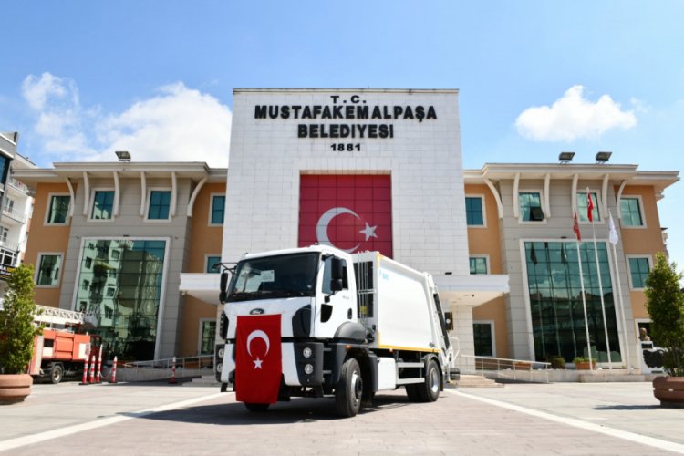 Bakanlıktan Bursa Mustafakemalpaşa'ya çöp kamyonu hibe edildi