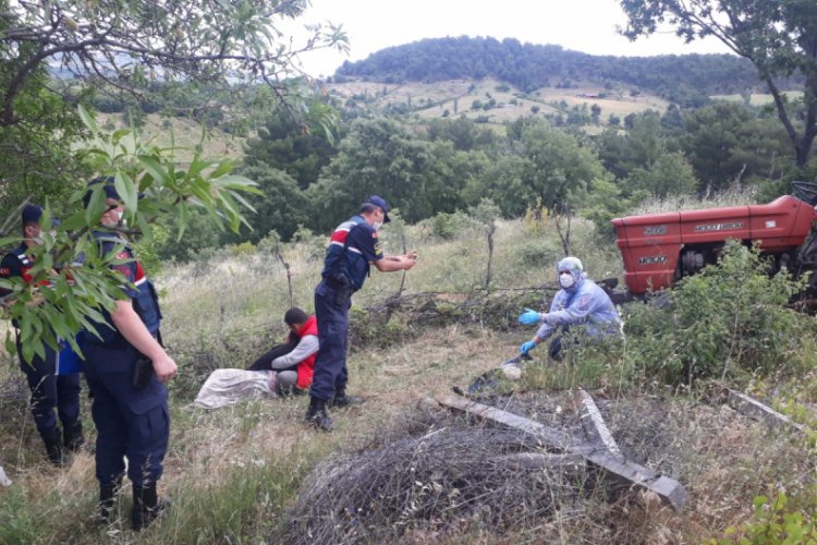 Trakt&ouml;r&uuml;n şaftına takılan Doğukan &ouml;ld&uuml;
