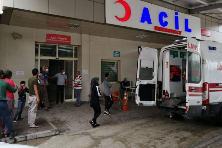 Sepetli motosiklet dereye u&ccedil;tu: 5 yaralı