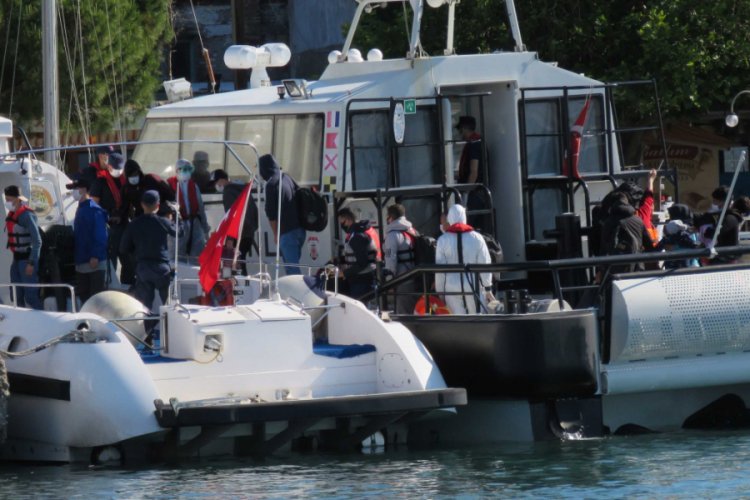 Yunan Sahil G&uuml;venliği'nin &ouml;l&uuml;me terk ettiği g&ouml;&ccedil;menler kurtarıldı