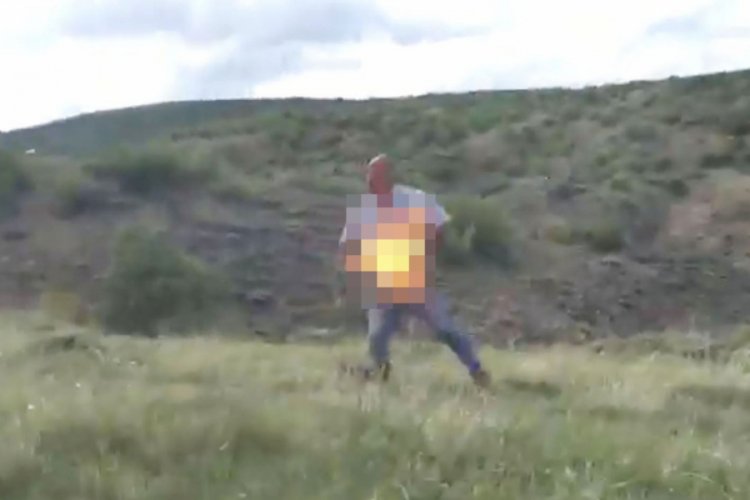 Teslim olmamak i&ccedil;in kendisini ateşe verdi